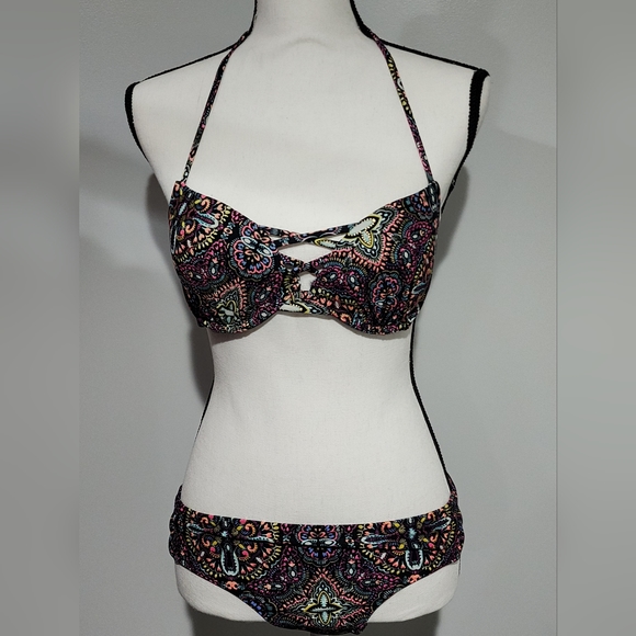 Bikini - Picture 3 of 11